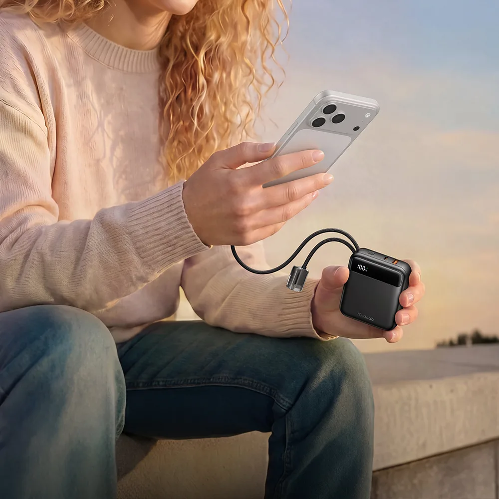 Mcdodo MC-2480 MiniKit 10000mAh 22.5W Dahili Type-C ve Lightning Kablolu USB-C USB-A Çıkışlı Mini Hızlı Şarj Powerbank Siyah - Görsel 8