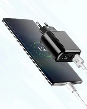 Mcdodo CH-7170 20W 1xUSB 1xType-C Girişli LED Göstergeli Şarj Adaptörü Siyah - Görsel 2