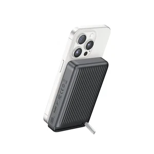 Mcdodo MC-7811 10000mAh 30w qİ2 Manyetik Stantlı Powerbank Siyah - Görsel 1