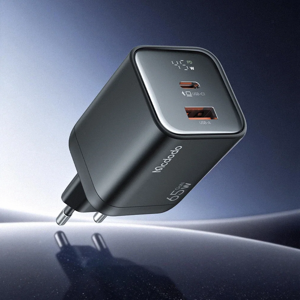 Mcdodo CH-8590 YGS 65W Dijital Ekranlı USB-A USB-C Hızlı Şarj Adaptörü - Görsel 1