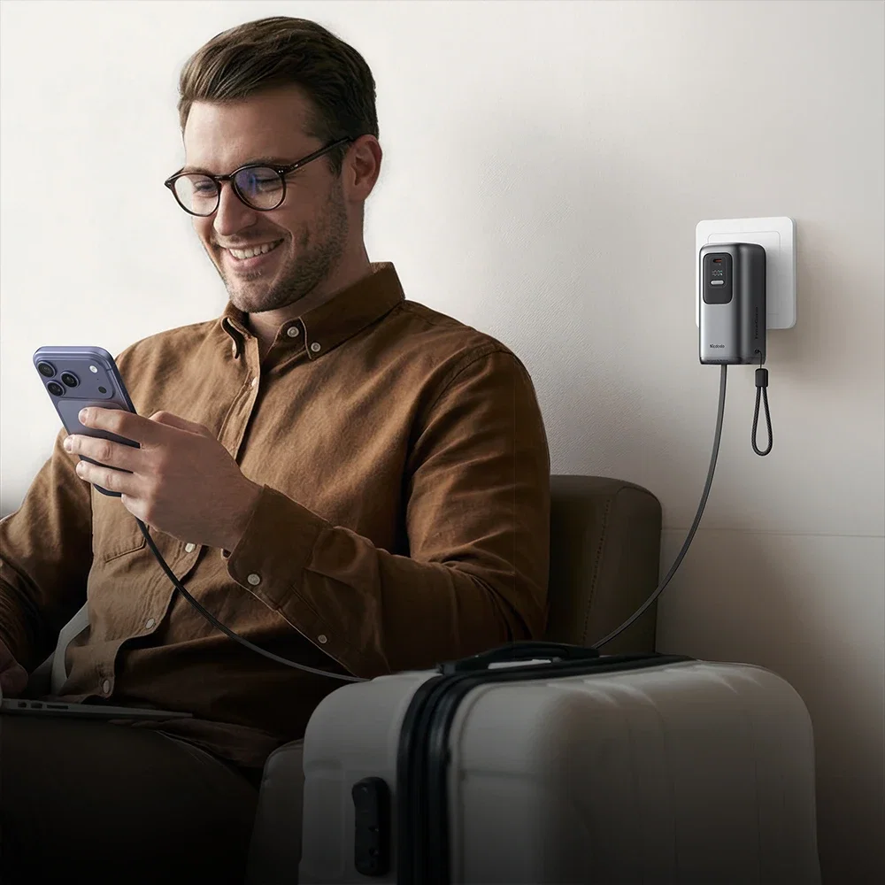 Mcdodo MC-8501 FreeGo 45W 3'ü 1 Arada 10000mAh Dahili Geri Çekilebilir Type-C Kablo, AC Prize Takılabilir Şarj Adaptörlü Powerbank Siyah(Universial Priz Uçları) - Görsel 2